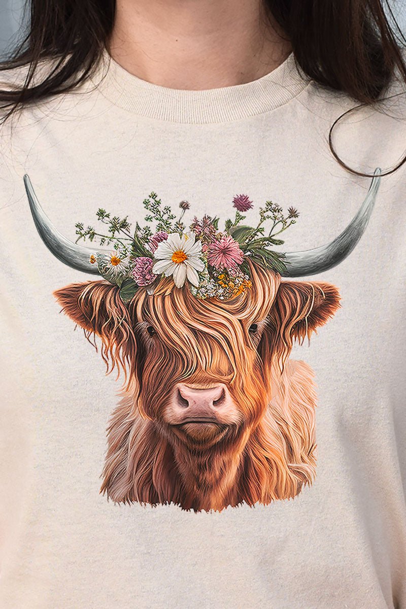 Charming Daisy Highland Cow Short - Sleeved Relaxed - Fit Cotton T - Shirt for Unisex