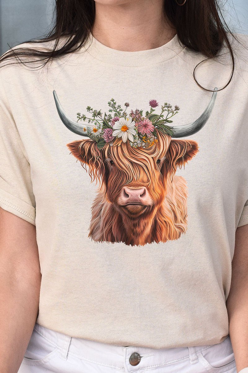 Charming Daisy Highland Cow Short - Sleeved Relaxed - Fit Cotton T - Shirt for Unisex